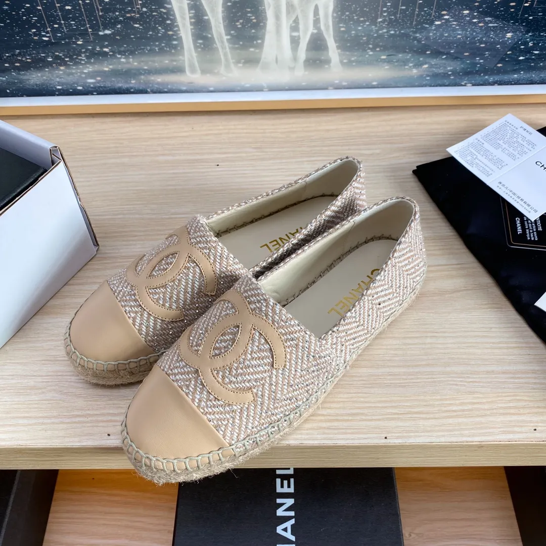 👟👟Ex-factory price 420👟👟 🌈🌈Chanel Chanel✈️2023s spring and summer new fisherman shoes😍😍Taikoo Hui purchased three pairs of original versions for development🐂🐂🤩Original versions are shipped one to one❗️❗️Code number: 34-42 (34 41 42 customized)